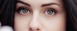 La micropigmentación no sustituye el maquillaje tradicional; sus resultados son naturales y elegantes. El principal objetivo de la micropigmentación es el embellecimiento de cejas, ojos y labios.